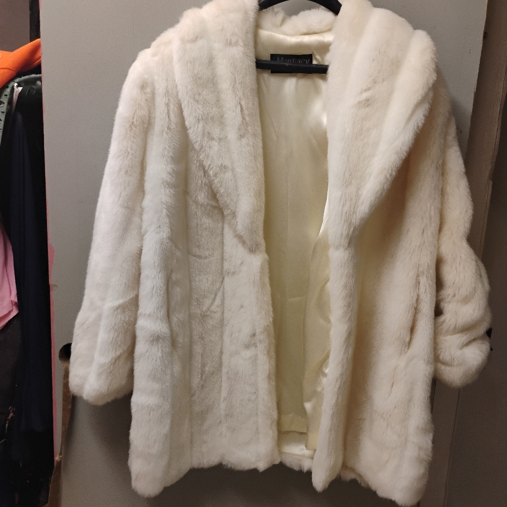 WHITE FAUX FOX Women's Jacket